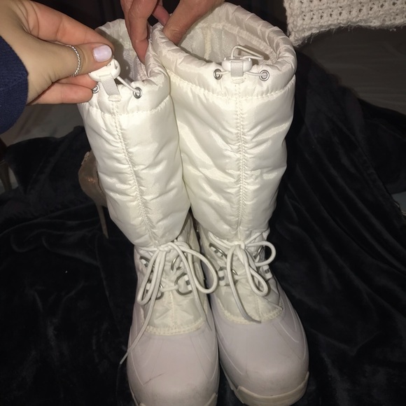 Worn twice Sorel snow boots inserts included - Picture 1 of 6